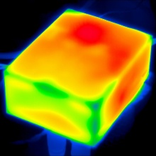Thermografische Messungen und Simulationen sollen eine ideale Wärmeverteilung des Prototyps sicherstellen, um die Oberflächentemperatur gering zu halten.