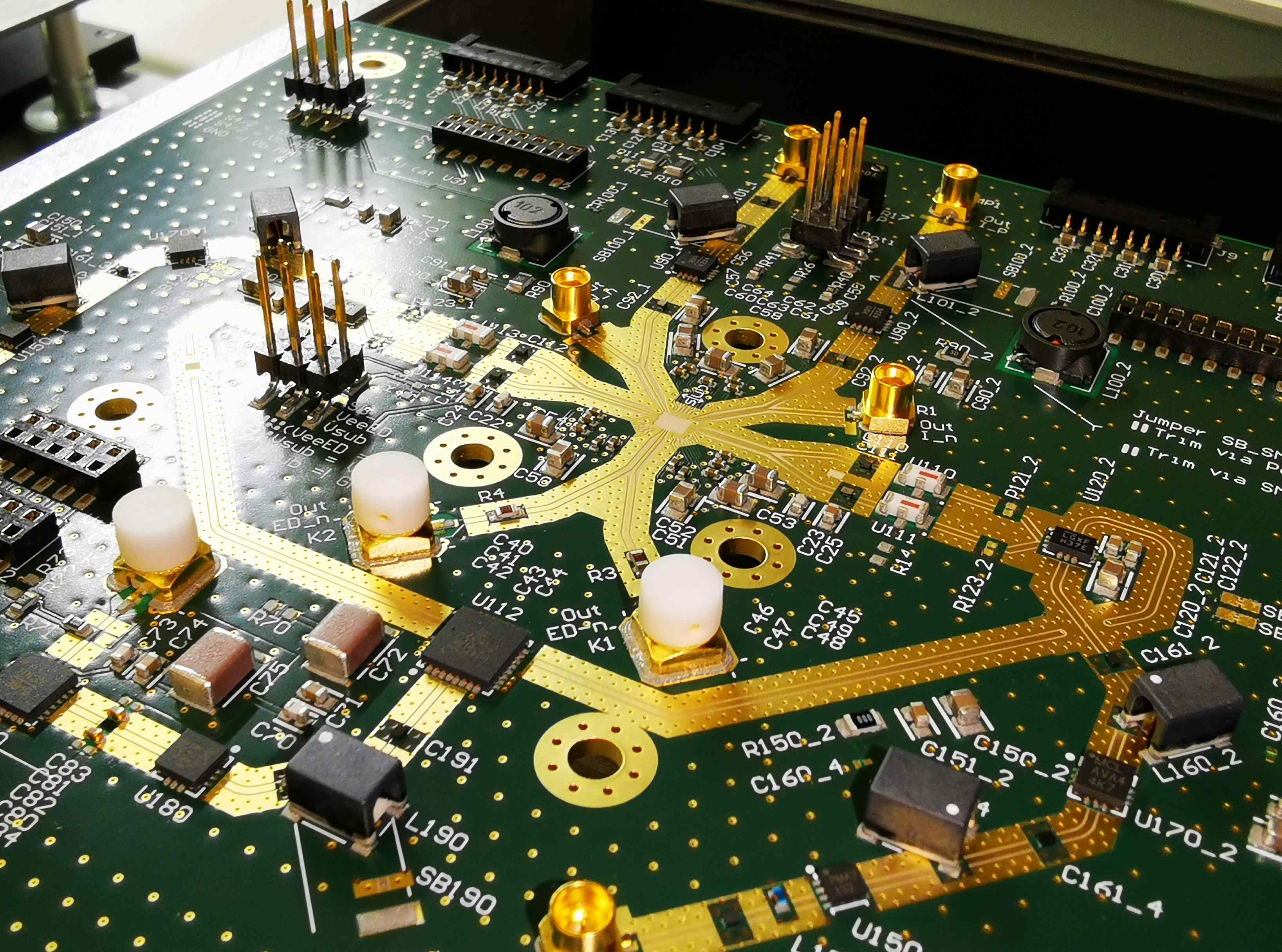 Analoge Sende- und Empfangsfrontends für Gigabit-Funkkommunikation